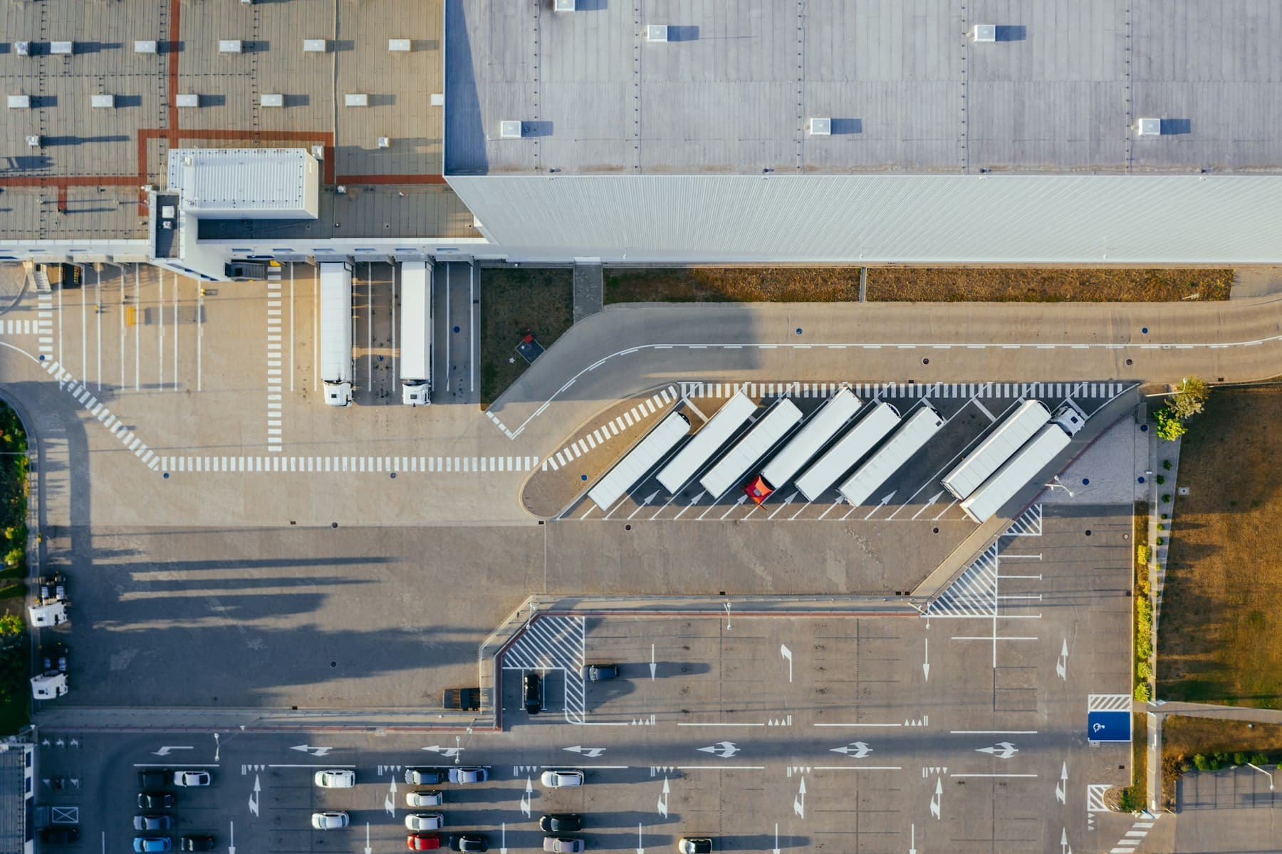 Aerial-Aufnahme eines Logistik-Hubs in Köln